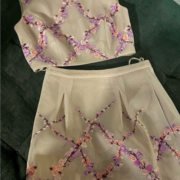 2 piece BCBG Adren - Picture 3 of 5